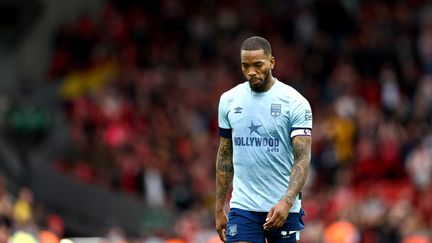 Ivan Toney, l'attaquant de Brentford ici le 6 mai 2023 lors d'un match de Premier League contre Liverpool, a été suspendu huit mois pour des paris sportifs. (DARREN STAPLES / AFP)