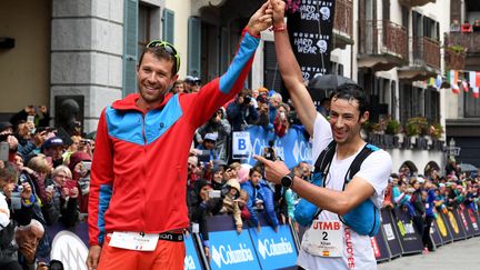 Le vainqueur François d'Haene et son dauphin Kilian Jornet  (JEAN-PIERRE CLATOT / AFP)