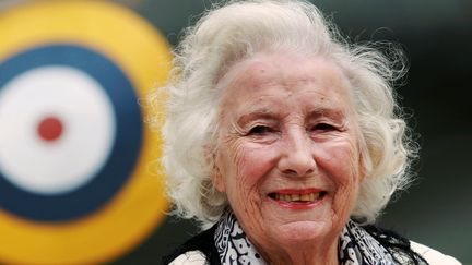 Vera Lynn lors des commérations de la&nbsp;Bataille d'Angleterre, le 20 août 2010 à Londres. (LUKE MACGREGOR / REUTERS)