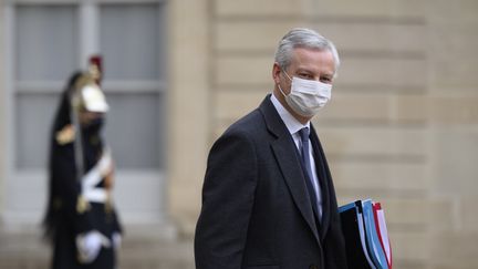 Le ministre de l'Economie Bruno Le Maire à la sortie de l'Elysée, à Paris, le 27 janvier 2021. (JULIEN MATTIA / ANADOLU AGENCY / AFP)