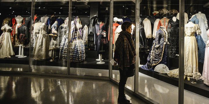 Exposition "Galerie des costumes" au musée de l'ermitage à Saint-Petesbourg
 (Olga MALTSEVA / AFP)