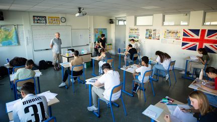 Des élèves passent le brevet dans un collège à Chalon-sur-Saône (Saône-et-Loire), le 26 juin 2023. (EDOUARD ROUSSEL / MAXPPP)