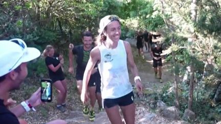 Anne-Lise Rousset a battu le record du monde pour parcourir le GR20, en Corse. Elle l'a terminé en 35 heures et 50 minutes, soit presque six heures de moins que le précédent record. (CAPTURE D'ÉCRAN FRANCE 3)