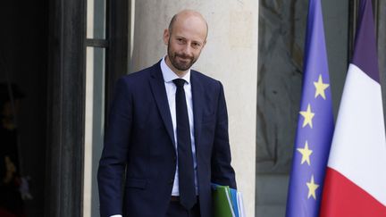 Le ministre de la Fonction publique, Stanislas Guerini, devant l'Elysée, à Paris, le 5 octobre 2022. (LUDOVIC MARIN / AFP)