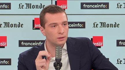 Jordan Bardella, président par interim du Rassemblement&nbsp;National, était invité de l’émission Questions politiques sur France Inter et franceinfo dimanche 7 novembre. (FRANCEINFO / RADIOFRANCE)