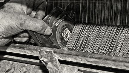 L'exposition "Le geste au cœur de la création" présente les différents métiers qui interviennent au long de la chaîne de fabrication et de commercialisation de la dentelle. Cette vision émouvante rappelle que la fabrication des dentelles à Caudry est avant tout une aventure humaine.
 (Passion caudry. Ets Solstiss)