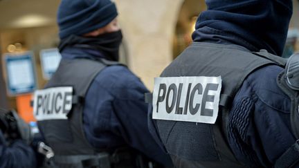 Des agents de la police nationale. Photo d'illustration. (C?DRIC MERAVILLES                                               / MAXPPP)