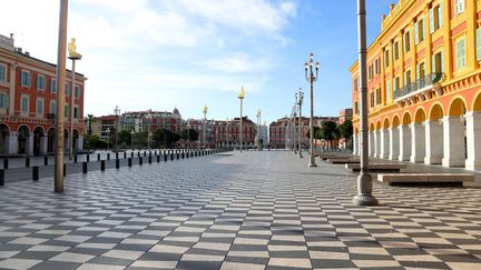 La place Masséna, à Nice, pendant le confinement, le 30 avril 2020. (SYLVESTRE / MAXPPP)