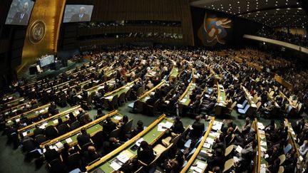 L'Assembl&eacute;e g&eacute;n&eacute;rale de l'ONU &eacute;coute un &nbsp;discours de Mahmoud Abbas, le pr&eacute;sident de l'Autorit&eacute; palestinienne, le 23 septembre 2011 &agrave; New York (Etats-Unis). (TIMOTHY A. CLARY / AFP)