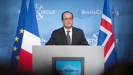 Le pr&eacute;sident de la R&eacute;publique, Fran&ccedil;ois Hollande, le 16 octobre 2015 &agrave;&nbsp;Reykjavik (Islande). (HALLDOR KOLBEINS / AFP)