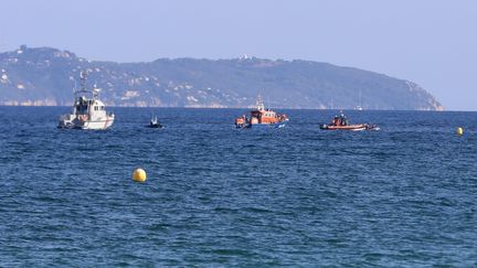 Recherches en cours et enquête ouverte après le crash d'un avion de collection en mer au large du Lavandou (Var), le 16 août 2024. (BOUTRIA LUC / MAXPPP)