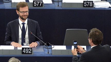 J&eacute;r&ocirc;me Lavrilleux (G), le 1er juillet 2014, au Parlement europ&eacute;en, &agrave; Strasbourg (Bas-Rhin).&nbsp; (PATRICK HERTZOG / AFP)