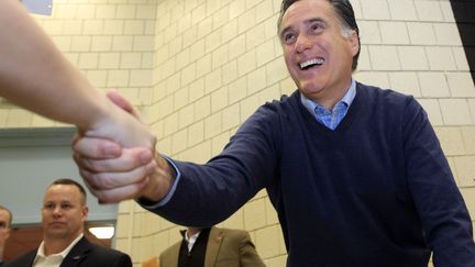 Mitt Romney rencontre les votants des caucus du Maine &agrave; Portland le 11 f&eacute;vrier 2012. (BRIAN SNYDER / REUTERS)