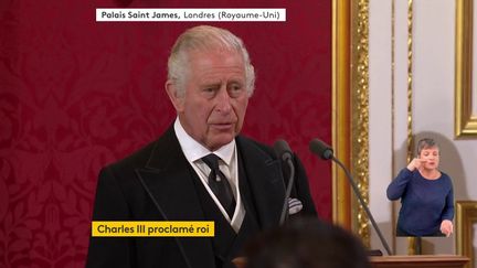 Le nouveau roi Charles III lors de la cérémonie de proclamation au palais Saint-James, à Londres (Royaume-Uni), le 10 septembre 2022. (FRANCEINFO)