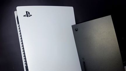 La PS5 et la Xbox Series X, la nouvelle génération de consoles de jeu (OLIVIER BÉNIS / FRANCE-INTER)