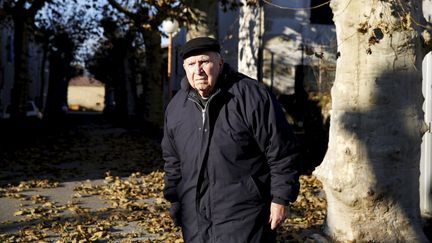 Roger S&eacute;ni&eacute;, maire de La Bastide-de-Bousignac (Ari&egrave;ge), photographi&eacute; le 28 novembre 2013 dans une rue de son village. (MAXPPP)