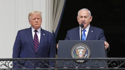 Donald Trump (à gauche) et Benyamin&nbsp;Nétanyahou (à droite), à la Maison Blanche (Etats-Unis), le 15 septembre 2020. (ALEX WONG / GETTY IMAGES NORTH AMERICA / AFP)