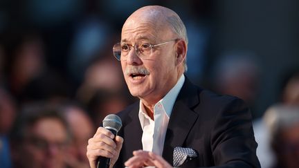 Jeremy Rifkin, lors d'une conférence à Munich en Allemagne, le 17 janvier 2016. (TOBIAS HASE / DPA)