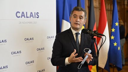 Le ministre de l'Intérieur Gérald Darmanin s'exprime pendant une réunion intergouvernementale sur la crise des migrants, le 28 novembre 2021 à Calais (Pas-de-Calais).&nbsp; (EYEPRESS NEWS / AFP)