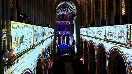 La Tapisserie de Bayeux revient décorer les arcades de la Cathédrale plus de deux siècles après l'avoir quittée
 (France3/Culturebox)