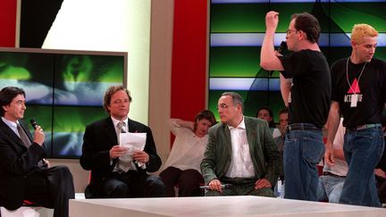 Le président d'Act Up Christophe Martet, sur le plateau du Sidaction, en juin 1996.&nbsp; (MOUSSE MOUSSE / REUTERS)