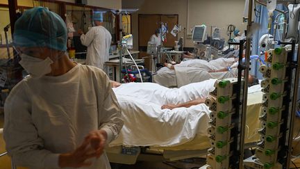 Une unité dédiée aux patients Covid à l'hôpital central de Montpellier, le 5 novembre 2021. (PASCAL GUYOT / AFP)