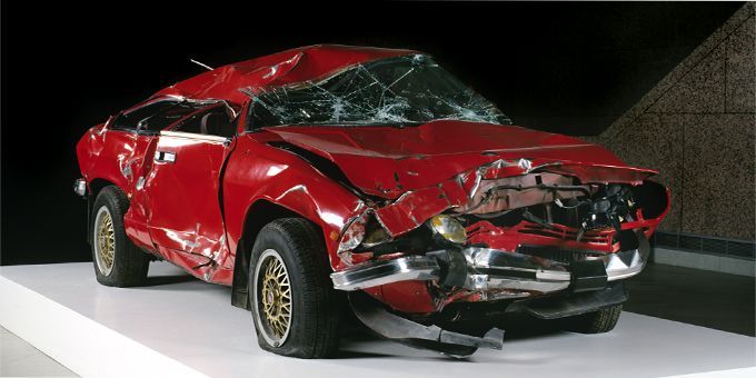 Bertrand Lavier: Giulietta. 1993. Automobile accidentée.
 (M.Bertola/Musée d&#039; Art moderne et contemporain de la ville de Strasbourg.)