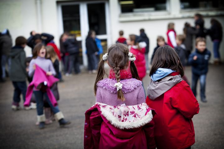 Dans les écoles Steiner-Waldorf, il arrive que les enfants soient livrés à eux-mêmes, sans supervision. (BSIP / UNIVERSAL IMAGES GROUP EDITORIAL / GETTY IMAGES)