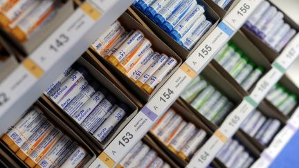 Des tubes de granulés homéopathiques, le 20 mai 2016 à Brest (Finistère). (FRED TANNEAU / AFP)