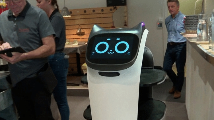 Restauration : un restaurant utilise un robot pour pallier le manque de serveurs