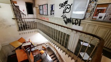 Au sein de l'université de La&nbsp;Sorbonne occupée par étudiants qui sont en colère contre le&nbsp;duel Macron-Le Pen au second tour de la présidentielle, le mercredi 13 avril. (AGATHE MAHUET / RADIO FRANCE)