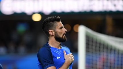 Le Français Olivier Giroud célèbre un&nbsp;but contre l'Ecosse, le 4 juin 2016 à Metz (Moselle). (FRANCK FIFE / AFP)