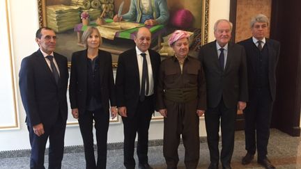 Le ministre français des Affaires étrangères Jean-Yves Le Drian à Erbil, aux côtés du leader kurde irakien Massoud Barzani, le 15 janvier 2019. (FRANCK MATHEVON / FRANCE-INFO)