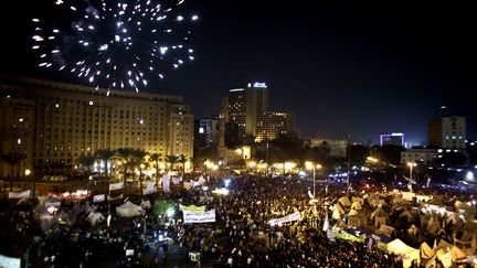 Un feu d'artifice a &eacute;t&eacute; tir&eacute; au dessus de la place Tahrir au Caire, o&ugrave; un sit-in anti-Morsi &eacute;tait pr&eacute;vu dans la soir&eacute;e. (MAYA ALLERUZZO / SIPA)