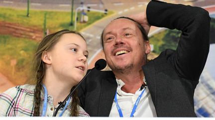 Greta Thunberg et son père,&nbsp;Svante, le 4 décembre 2018 lors de la COP24 à Kotowice (Pologne). (JANEK SKARZYNSKI / AFP)