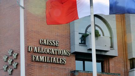 Les Caisses d'allocations familiales (Caf) recouvreront les montants dûs par les mauvais payeurs (illustration). (PHILIPPE HUGUEN / AFP)