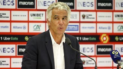 Le président de l'OGC Nice Jean-Pierre Rivère&nbsp;lors d'une conférence de presse à l'issue du match de Ligue 1 entre l'OGC Nice et l'Olympique de Marseille le 22 août 2021 au stade Allianz Riviera à Nice. (JEAN CATUFFE / AFP)