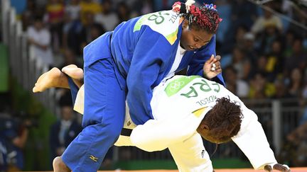Jeux olympiques de Rio de Janeiro, le 12 août 2016. La française Emilie Andeol (en blanc) au combat contre la cubaine Idalys Ortiz durant la finale des plus de 78KG. Emilie gagnera la médaille d'or. (MAXPPP)