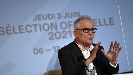 Thierry Fremaux, délégué général du Festival de Cannes, le 3 juin 2021&nbsp;lors de l'annonce de la sélection officielle du 74e Festival de Cannes qui se tiendra du 6 au 17 juillet 2021. (STEPHANE DE SAKUTIN / AFP)