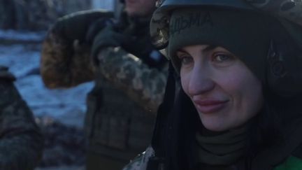 Guerre en Ukraine : portrait en action d'Olga, une juriste sur le front (FRANCE 2)