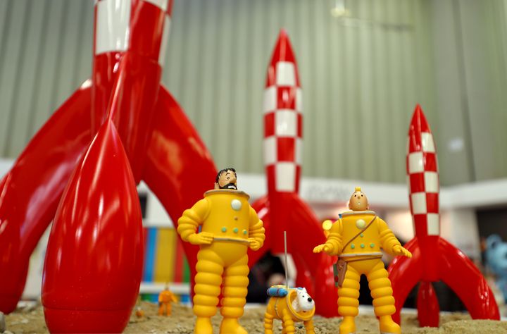 Des jouets à l'effigie de Tintin et Haddock vendus lors de la foire du jouet de Nuremberg, le 31 janvier 2018. (PICTURE ALLIANCE / PICTURE ALLIANCE / GETTY IMAGES)