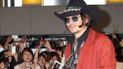 Quelqu'un pourrait dire &agrave; Johnny Depp qu'il devient urgent de laisser tomber le Stetson? Parce qu'il ne fait plus fantasmer personne l&agrave;... (MASATOSHI OKAUCHI / REX / SIPA)