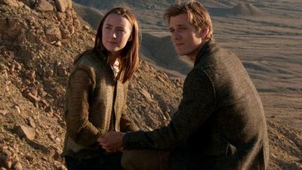 Saoirse Ronan etJake Abel dans "Le&lt; Âmes vagabondes" de Andrew Niccol
 (Metropolitan FilmExport)