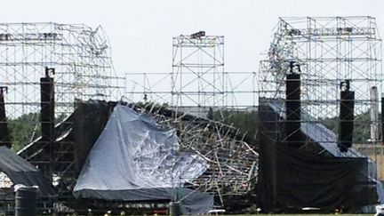 La sc&egrave;ne du concert de Radiohead &agrave; Toronto (Canada) apr&egrave;s son effondrement dans le parc Downsview le 16 juin 2012. (ALEXANDRA MIHAN / REUTERS)