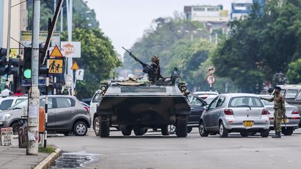 Des soldats zimbabwéens, dans les rues d'Harare, le 15 novembre 2017.&nbsp; (- / AFP)