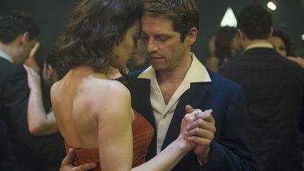 Olga Kurylenko (Alice) et Pierre Deladonchamps (Jeremy) (JF.Baumard / FTV / Cinétévé)