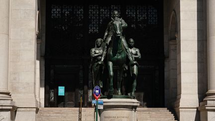 La statue de Theodore Roosevelt photographiée le 22 juin 2020 à Manhattan, New York. (JOHN NACION / NURPHOTO AFP)