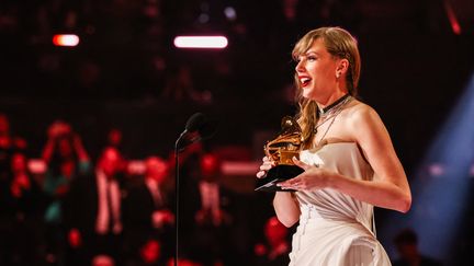 La chanteuse américaine Taylor Swift lors de la 66e édition des Grammy Awards à Los Angeles, le 4 février 2024. (JOHN SHEARER / GETTY IMAGES NORTH AMERICA / AFP)