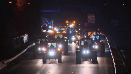 Colère des agriculteurs : plusieurs axes sont bloqués autour de Paris (France 2)