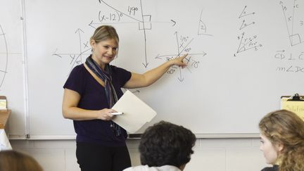 Un cours de maths dans une classe de lycée. (Photo d'illustration) (FRÉDÉRIC CIROU
 / MAXPPP)